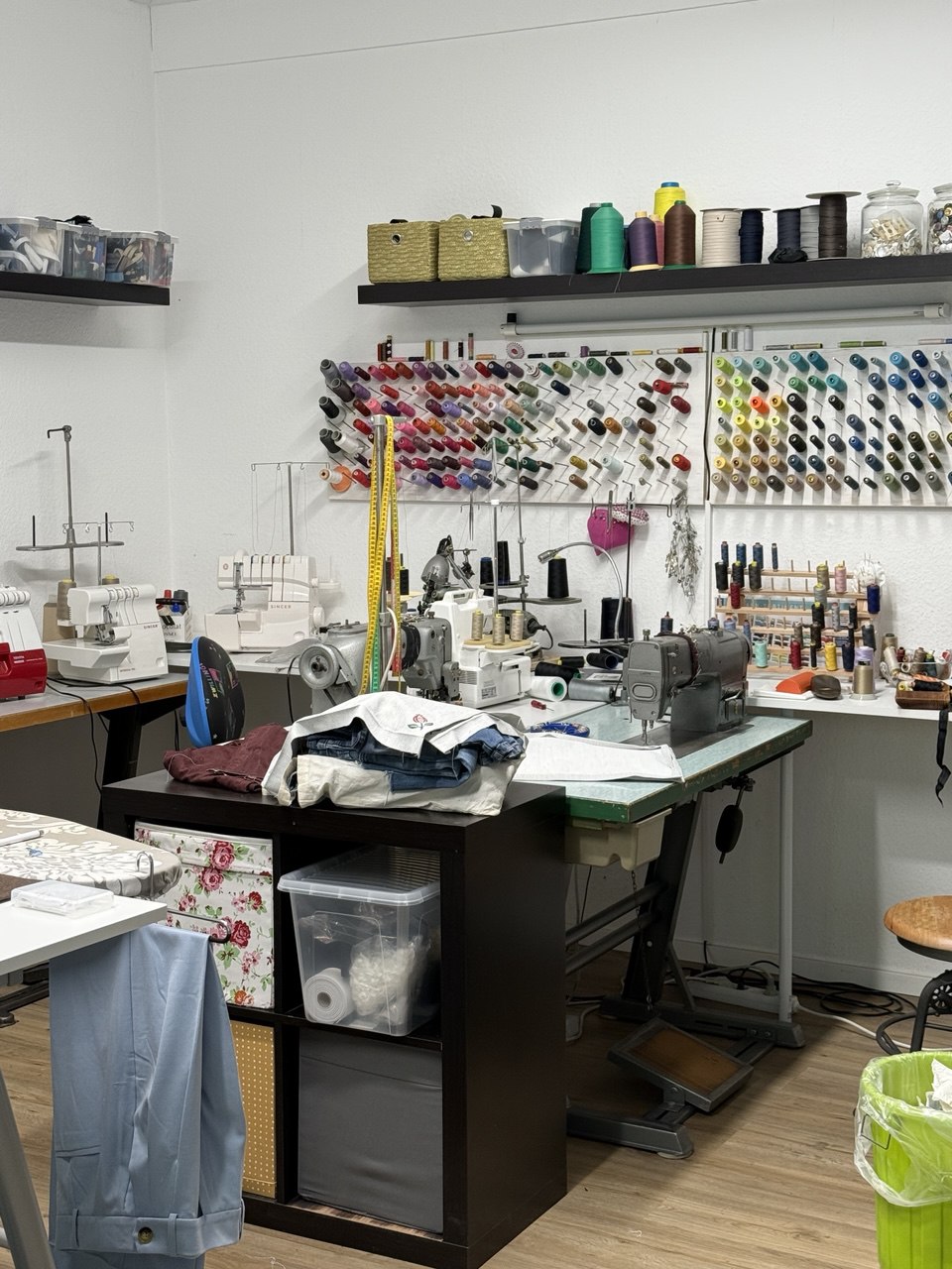 Unser Arbeitsplatz mit Präzisionswerkzeugen